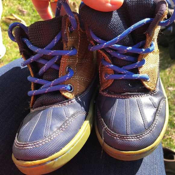 OshKosh boys size 10 boot - Picture 2 of 8